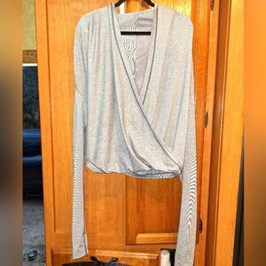ZYIA Active Gray Haze Yoga Shawl Wrap Hooded Pullover Sweater Womens Small